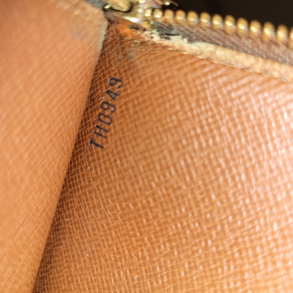 Authentic LV monogram Sarah - Picture 9 of 9